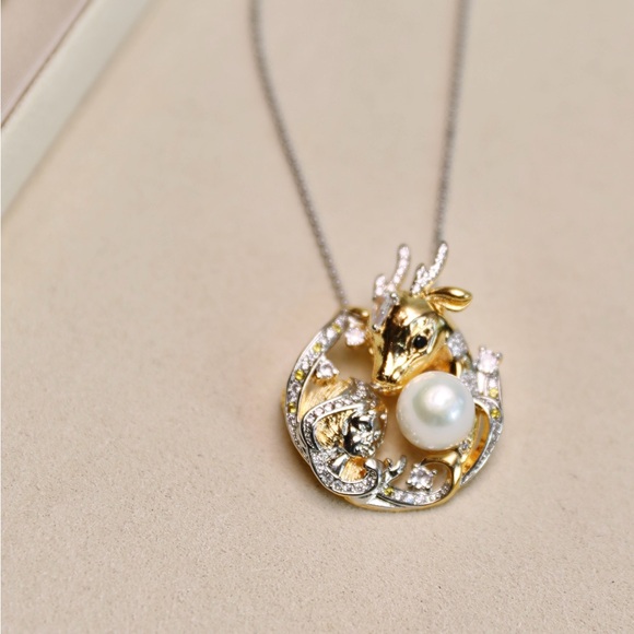 Reindeer Freshwater Pearl Brooch or Pendent Necklace - Picture 4 of 6